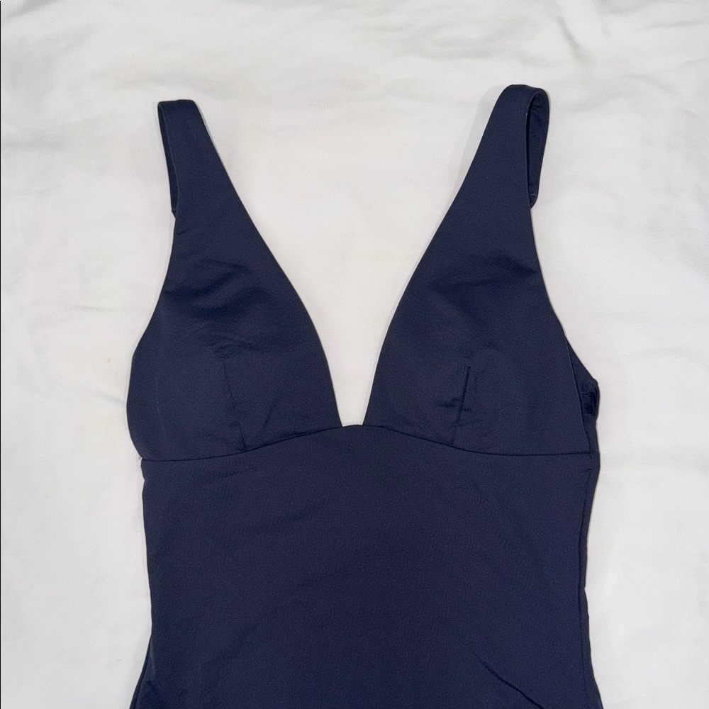 Sea Level Swim Australia One Piece
Navy Swimsuit Size 8 - Picture 3 of 9